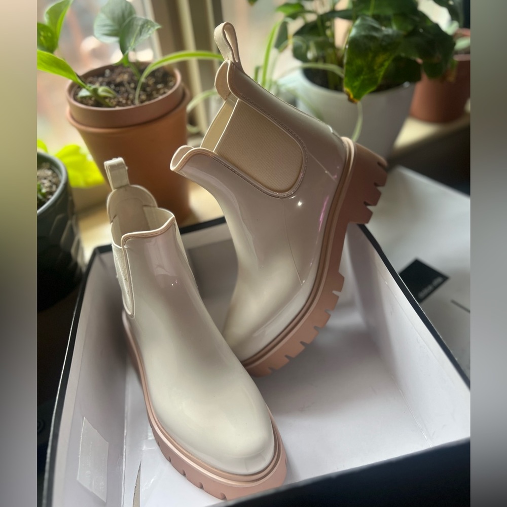 *dolce vita* THUNDR H20 IVORY PATENT STELLA *size 8*